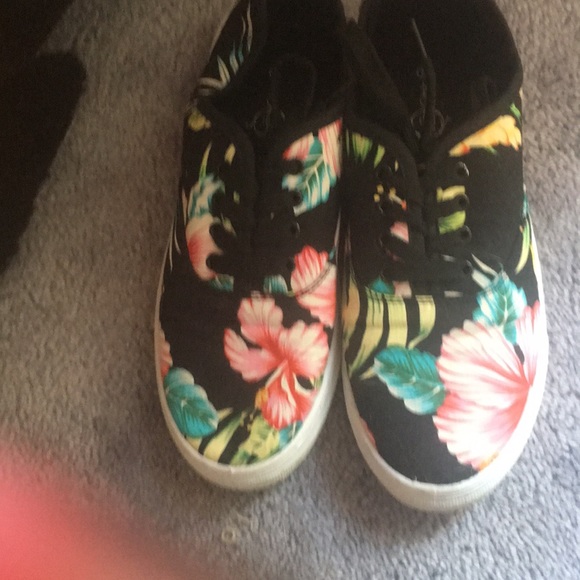 Floral sneakers - Picture 3 of 3